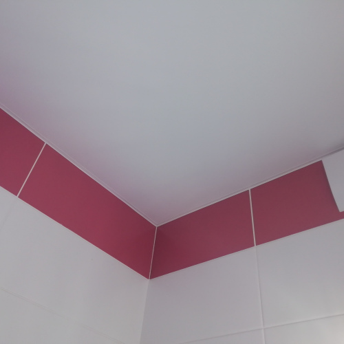 Белые натяжные потолки