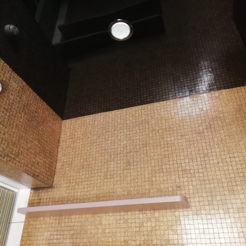 Цветные натяжные потолки